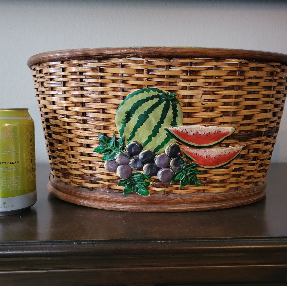 Cute basket with fruit detail